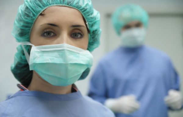 אחריות רופא לתוצאות ניתוחים שביצע בקליניקה עולה על אחריות הקליניקה