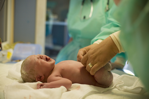 התרשלות הרופאים הביאה ללידת ילד עם שיתוק מוחין